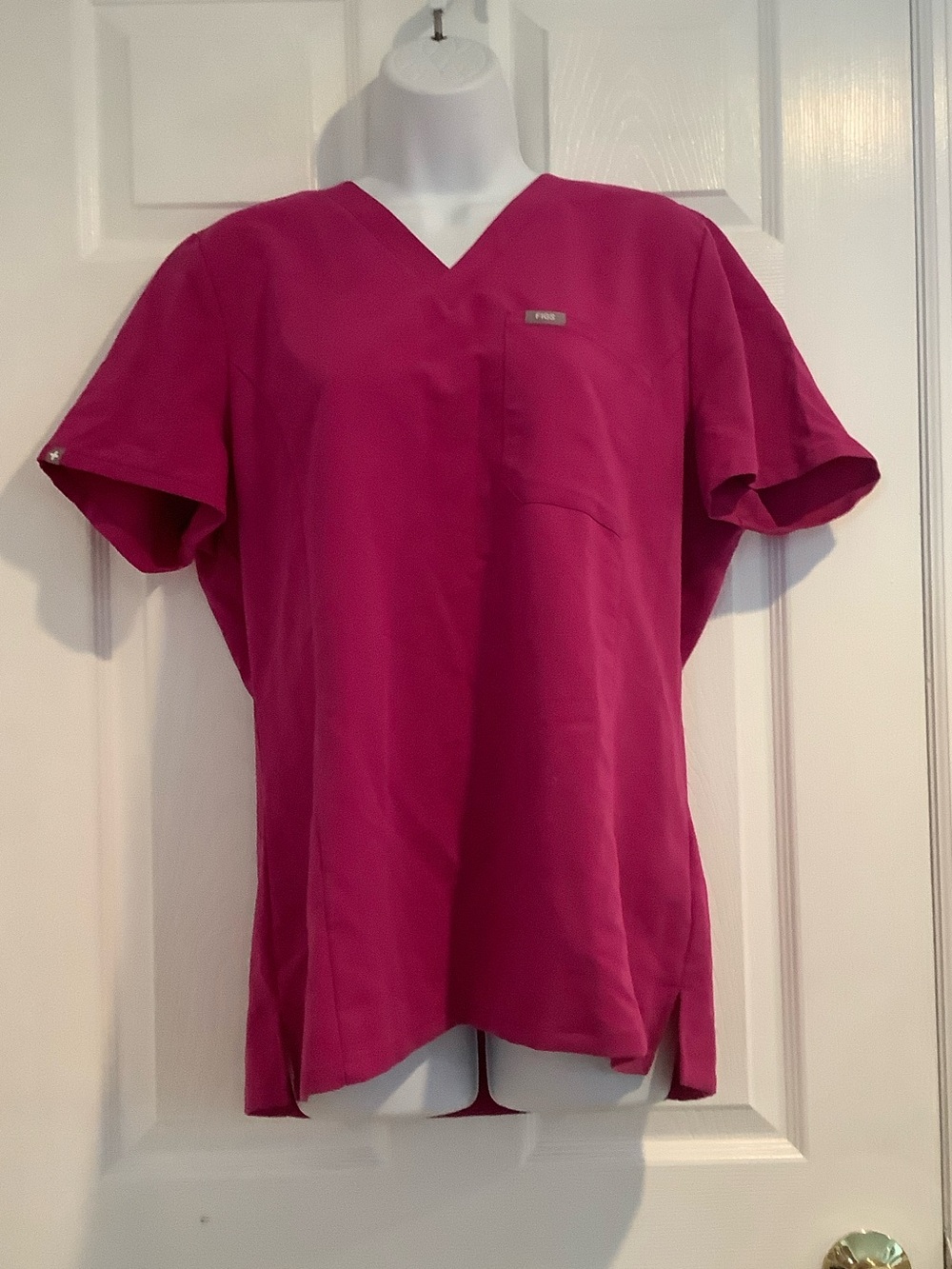 FIGS Women’s Technical Collection Magenta Scrubs Top L